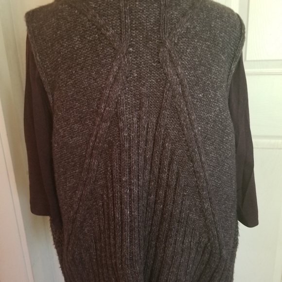 Vest - Picture 2 of 3